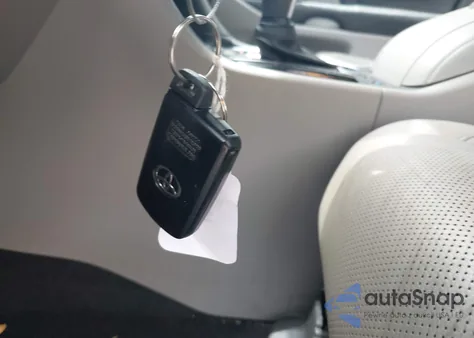 2019 Toyota Highlander Limited from USA, damaged, VIN 5TDYZRFH0KS353784